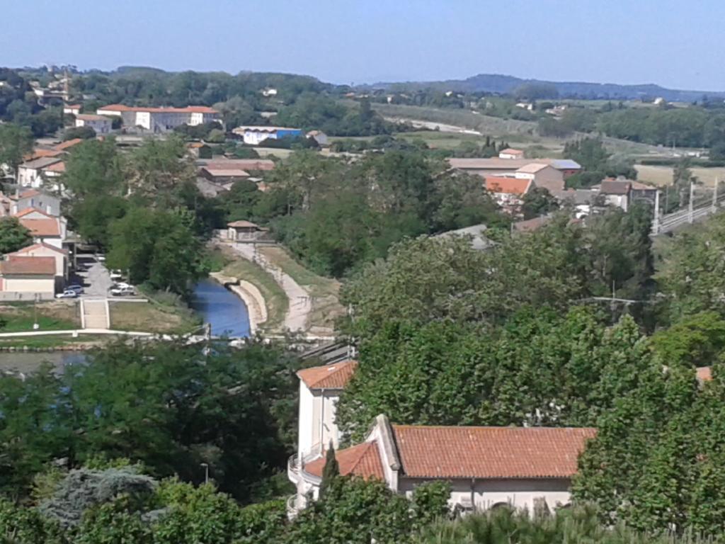 Venez Rever Beziers Centre Et Gare Il Y A Plus Cher Mais C Est Moins Bien Exterior photo