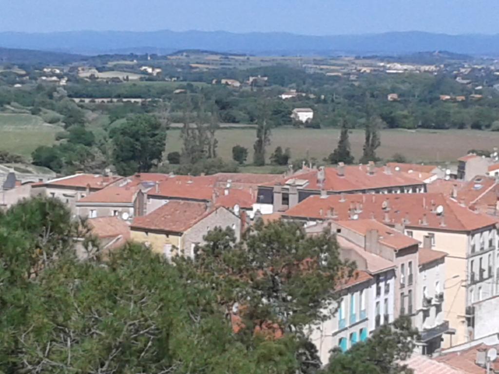 Venez Rever Beziers Centre Et Gare Il Y A Plus Cher Mais C Est Moins Bien Exterior photo